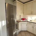Sakura House فيلة سيل