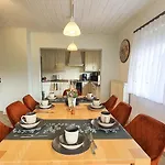 فيلة Sakura House